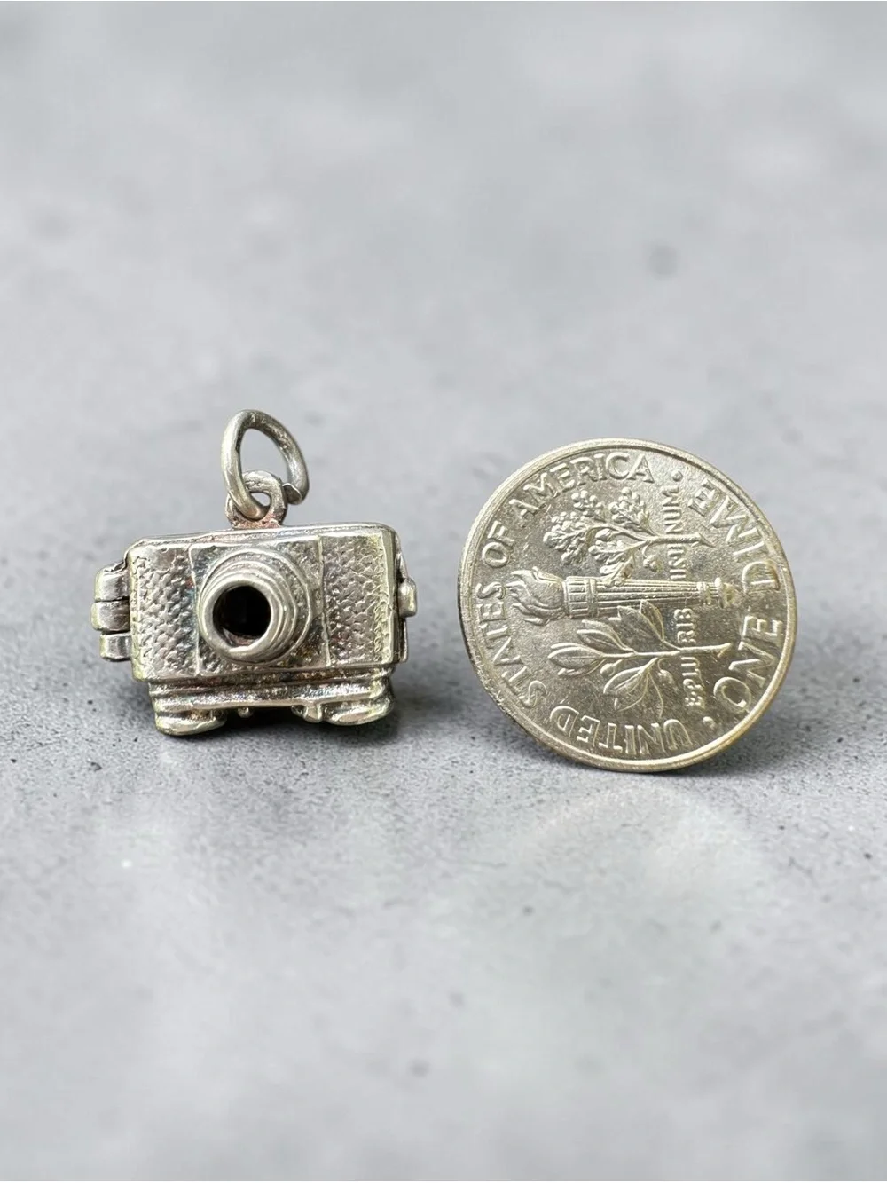 STERLING SILVER CAMERA CHARM BUMBLE BEE PENDANT FILM CAMERA OPENS